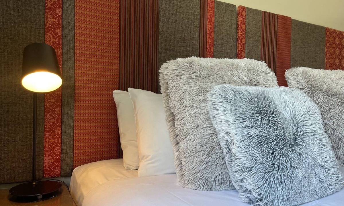 East Perth Apartment | 109 Simply Devine Hay St 2x2Apt Pool+Gym