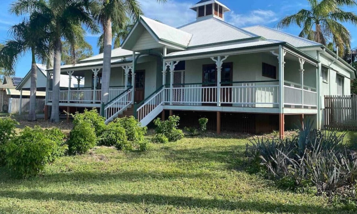 Annandale House | 113 · Stunning 4-bedroom Queenslander in Prime Location
