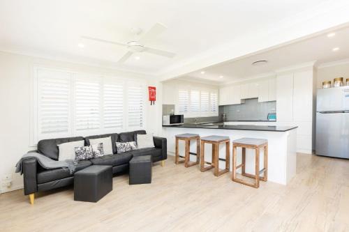 Forster House | 13 Cavill Avenue