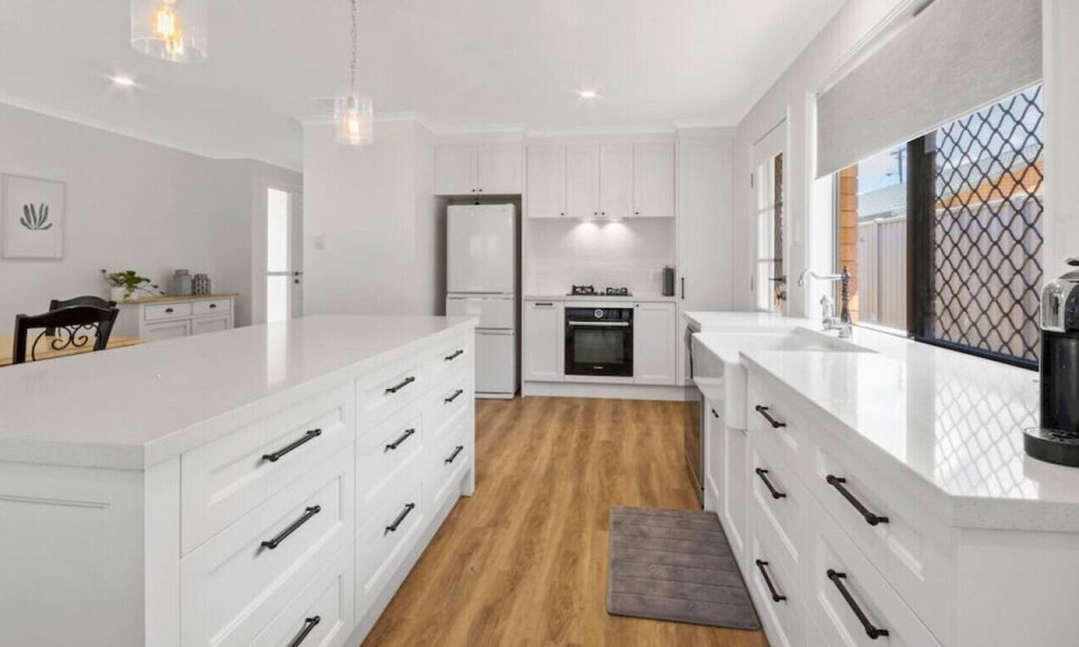 Currimundi House | 15 Croydon Av · Divine designer home 5min walk to Currimundi Beach