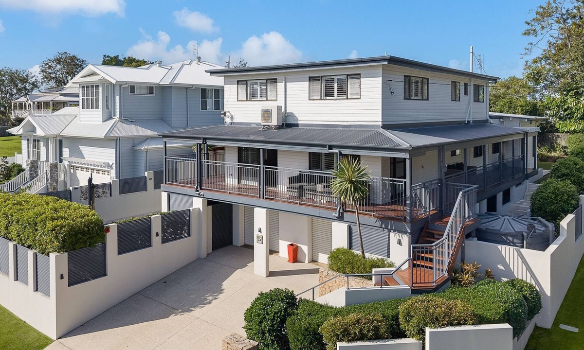 Moffat Beach House | 15 Derby Road Moffat Beach