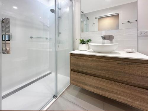 Stieglitz House | 180 Degrees - Amazing Bay Views