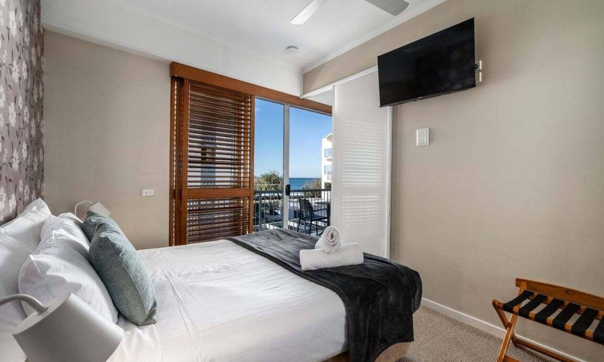 Kings Beach Resort | 2 Bedroom Balcony Poolside