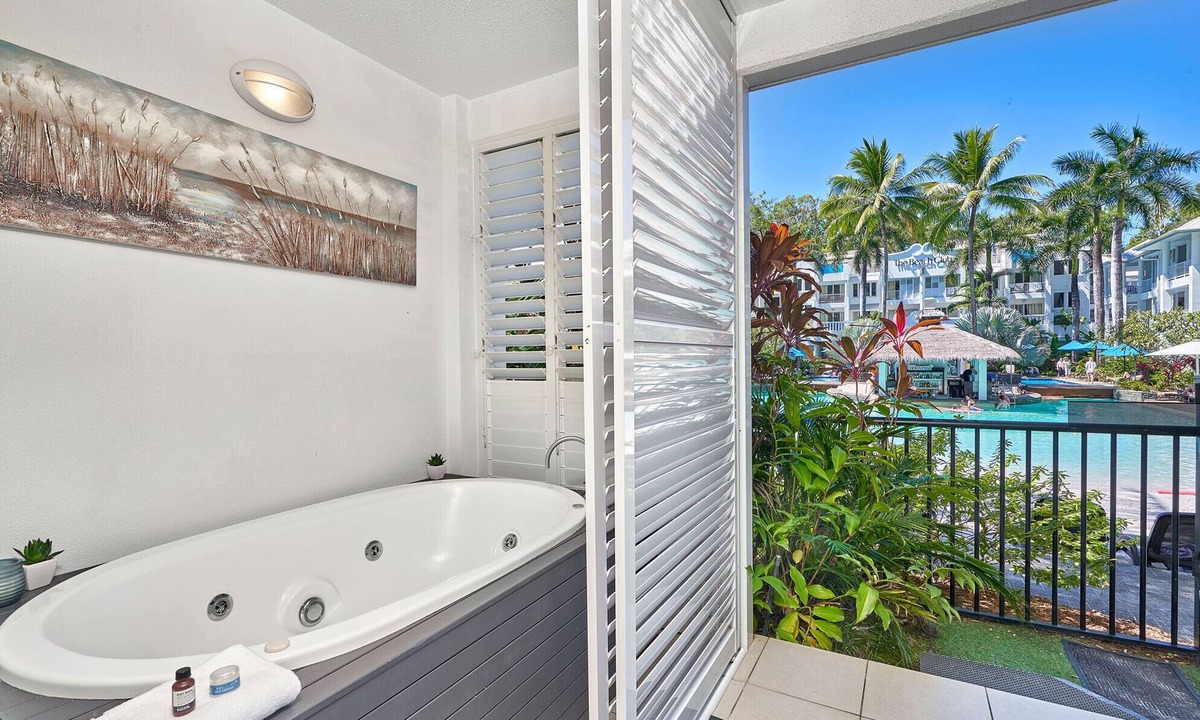 Palm Cove Apartment | 2 Bedroom Pool Access at The Beach Club 4213/4