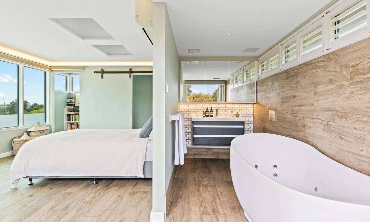 Bondi Beach Apartment | 2 bedroom tropical beach escape