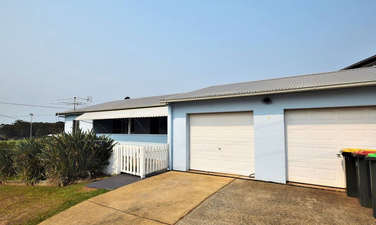 Nambucca Heads House | 2 Bellenger - Pet friendly two Bedroom house, located close the the beach and main street!