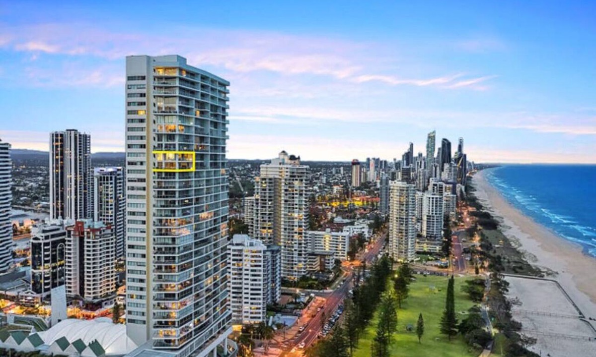 Broadbeach Apartment | 2 Level 3 bedroom luxury apartment with 180 degree views