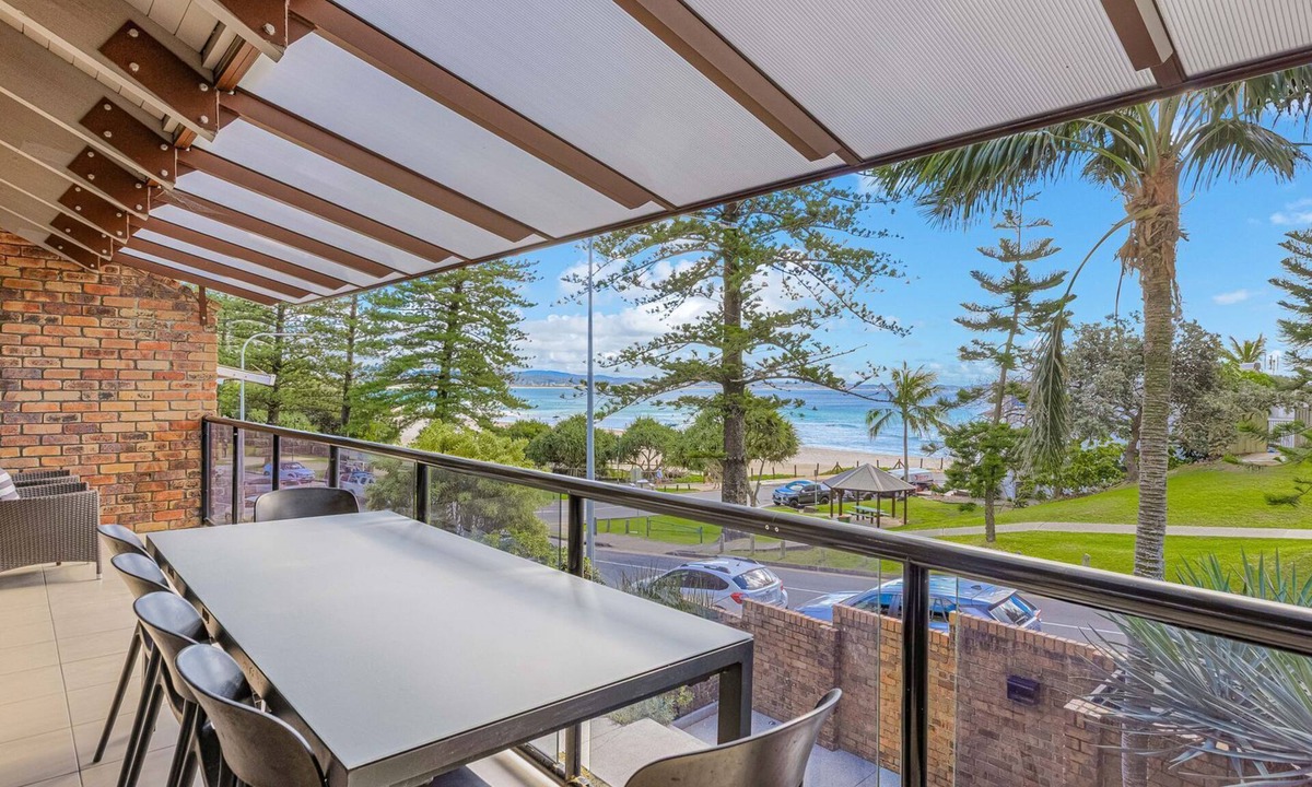 Coolangatta House | 208 Marine Parade - Snapper Rocks/Rainbow Bay Beachfront