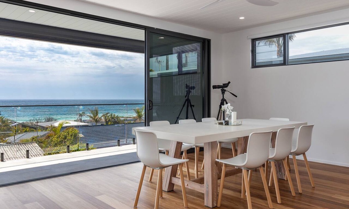 Forster Villa | 26B Seaview - Overlooking the ocean