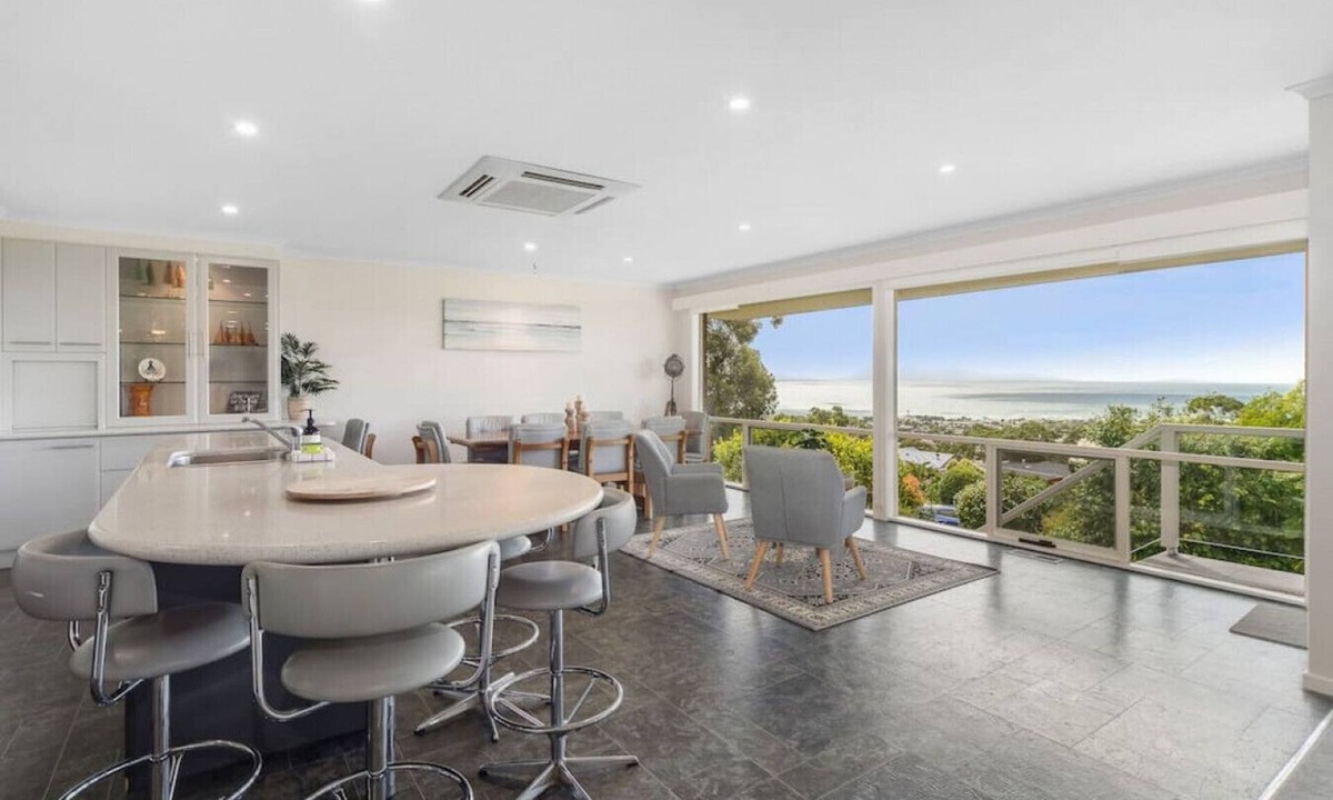 Dromana Apartment | 28 Jackson Way · Picture Postcard, Dromana