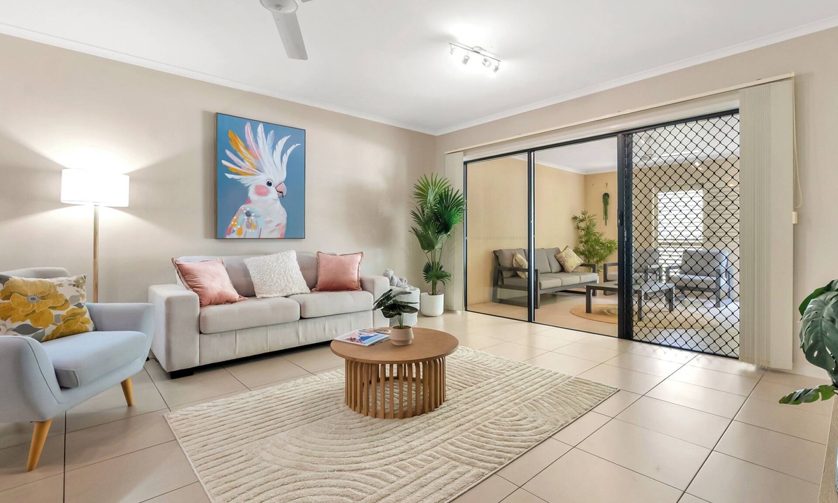 Cairns North Apartment | 2bedroom luxury apartment- steps to the esplanade. Coffee machine and 2 pools!