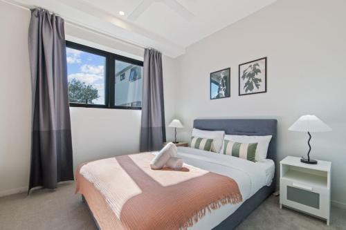 Macgregor Apartment | 2BR Apartment with Balcony Easy Access to Everywhere