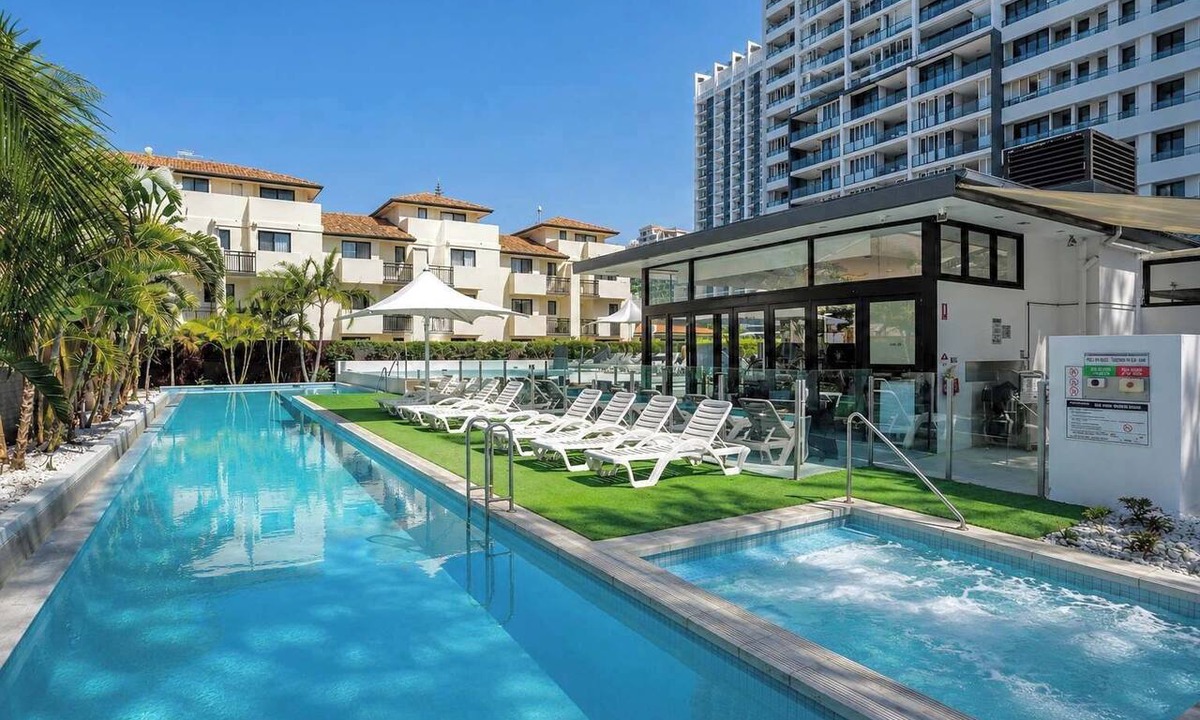 Broadbeach Apartment | 2BR Ocean View Apt Heated Pool Spa