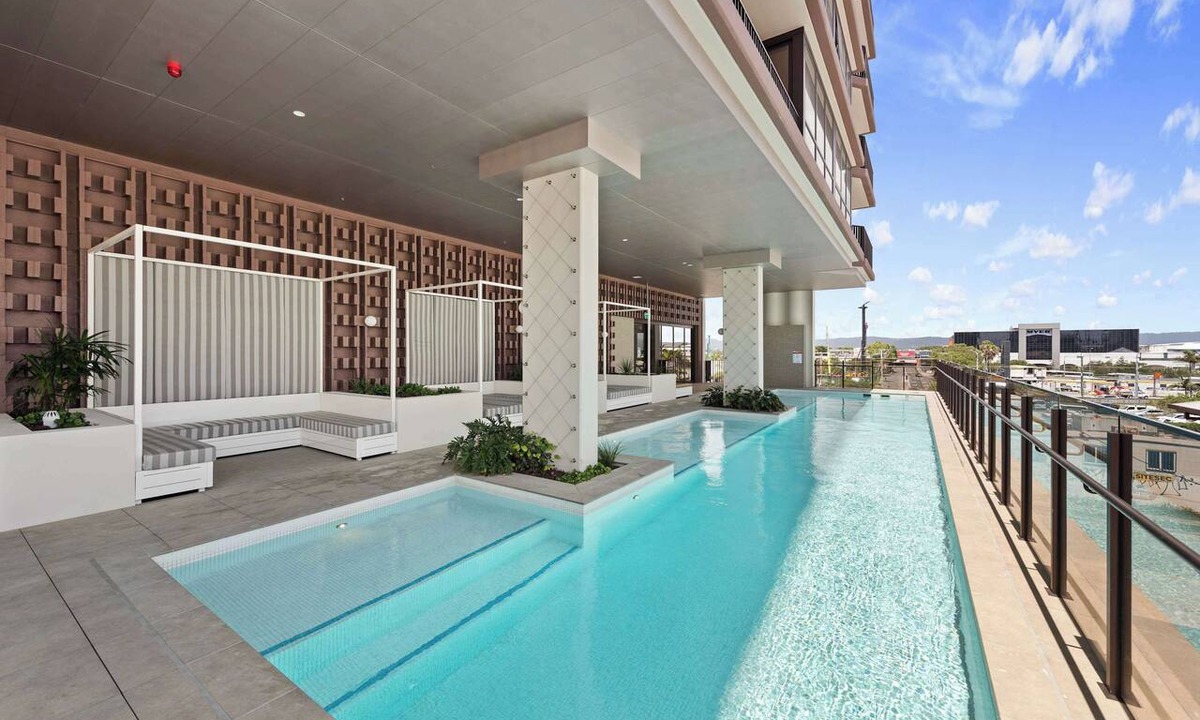 Mermaid Beach Apartment | 2BR Ocean Views Pool Gym Sauna