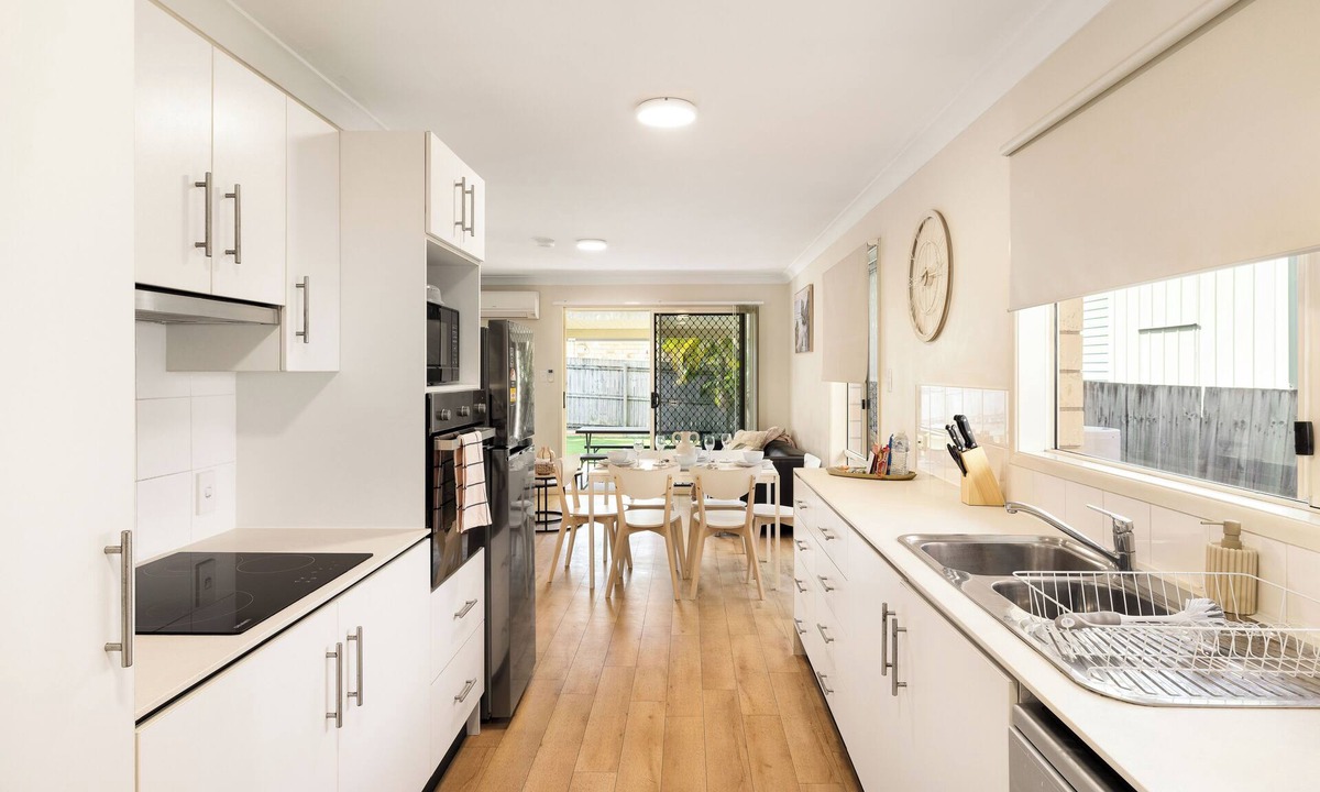 Acacia Ridge Apartment | 3 Bdr apt! Aircon! Espresso! Restaurants! 12BS3