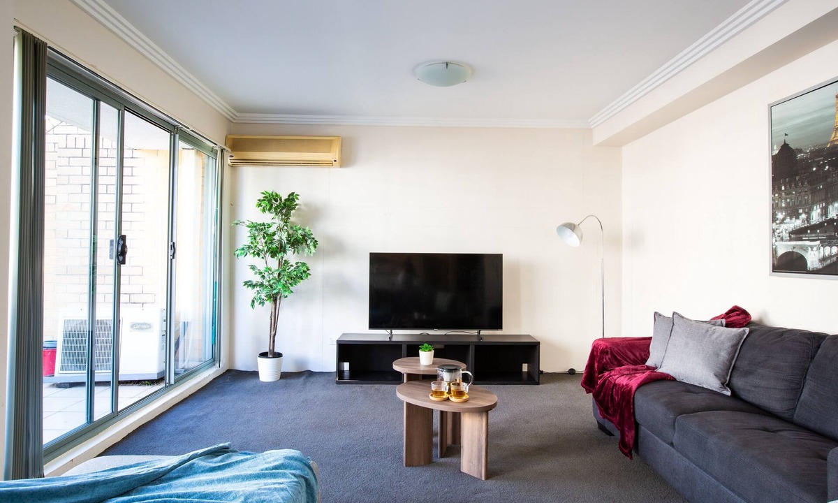 Pyrmont Apartment | 3 bedroom apartment | 5 mins walk to Darling Harbour with Free Parking