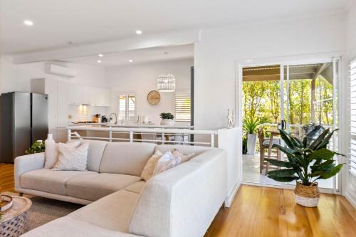 Alexandra Headland House | 3 bedroom beach home just minutes walk to the beach