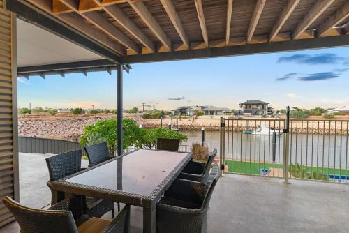 Exmouth House | 3 Kestrel Place
