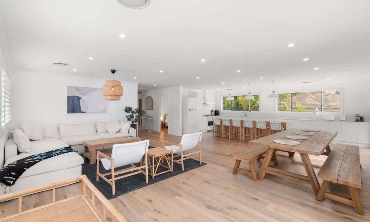 Surf Beach House | 3 White Sands
