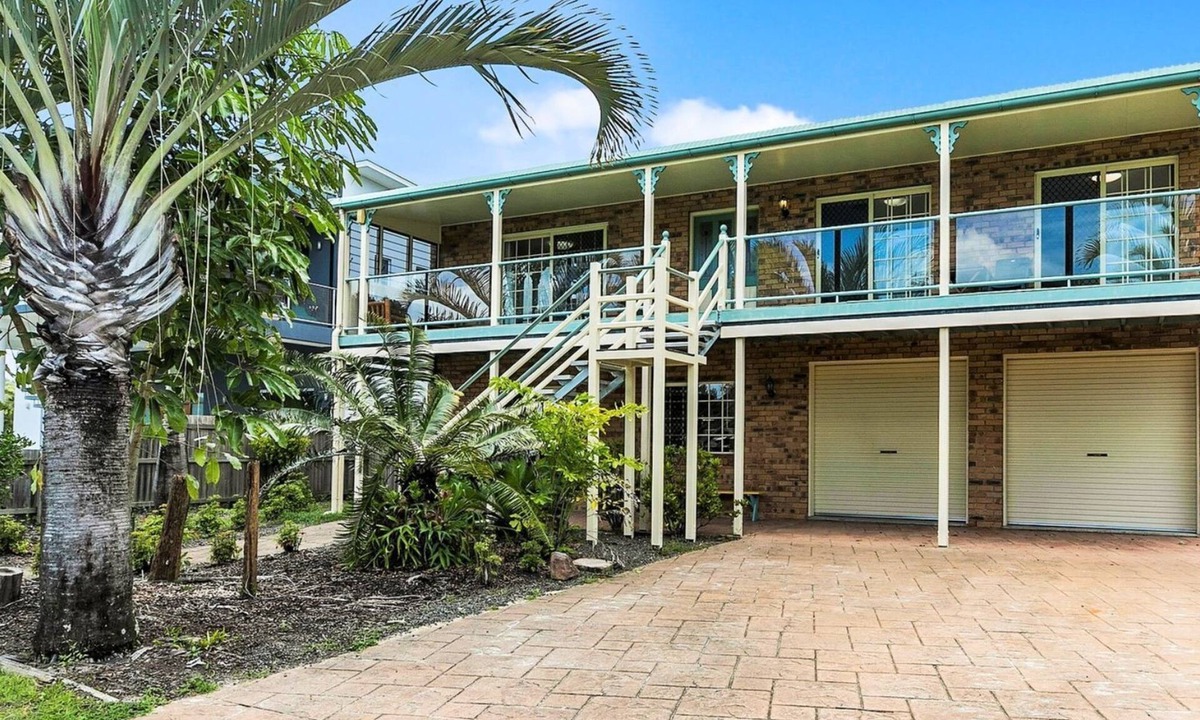Rainbow Beach House | 32 Bombala Crescent - Rainbow Beach. Plenty of space, fenced, pets, Wifi