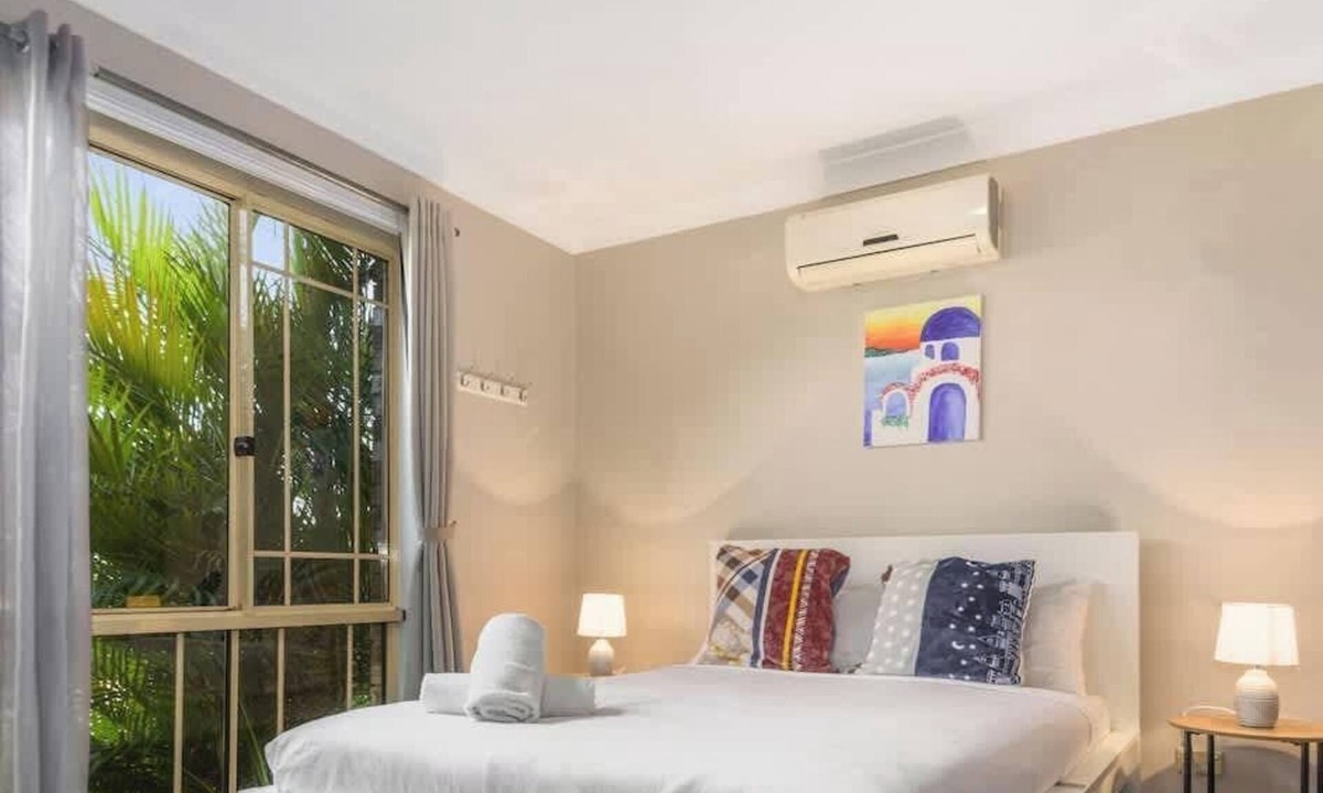 San Remo House | 3B Beach walk | Private backyard + parking