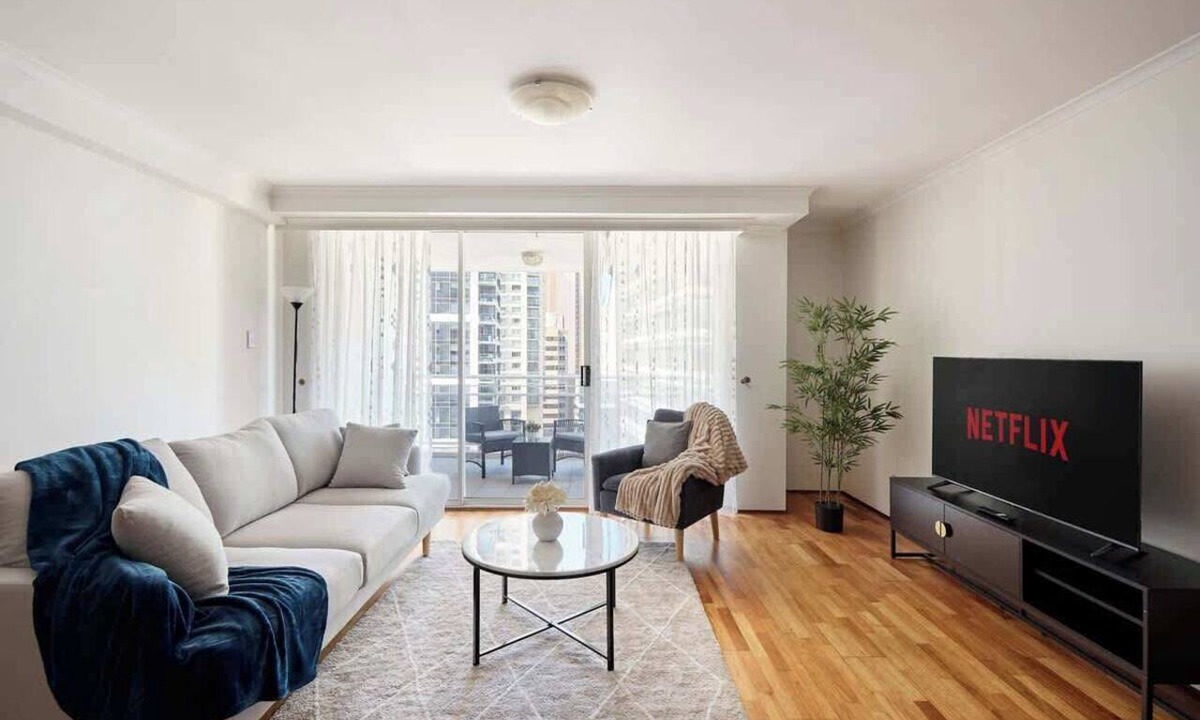 Sydney Central Business District Apartment | 3BR CBD Apartment | Pool, Parking, Gym, Skylines