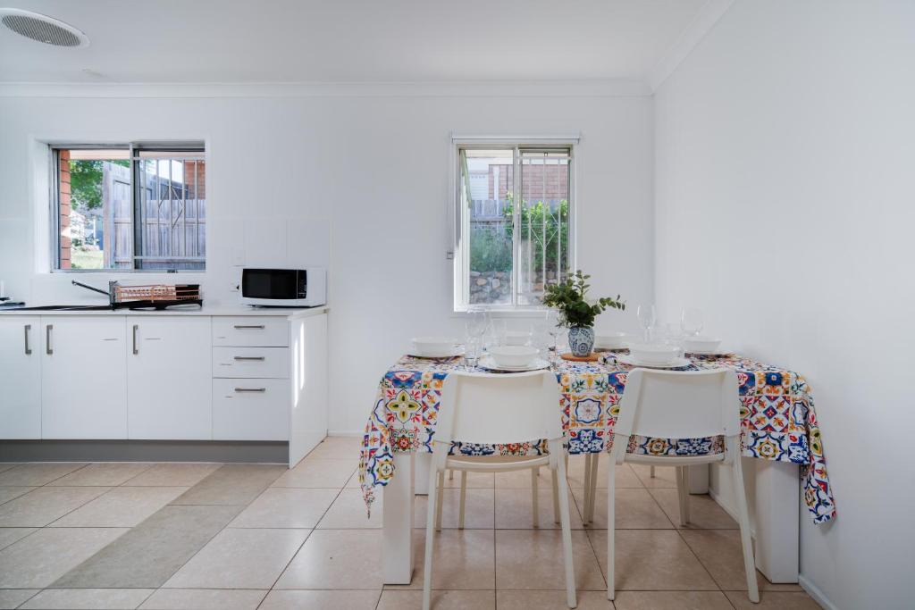 Sunnybank Hills Apartment | 3BR Family Stay - Sunnybank Hills Near Sunnybank Plaza