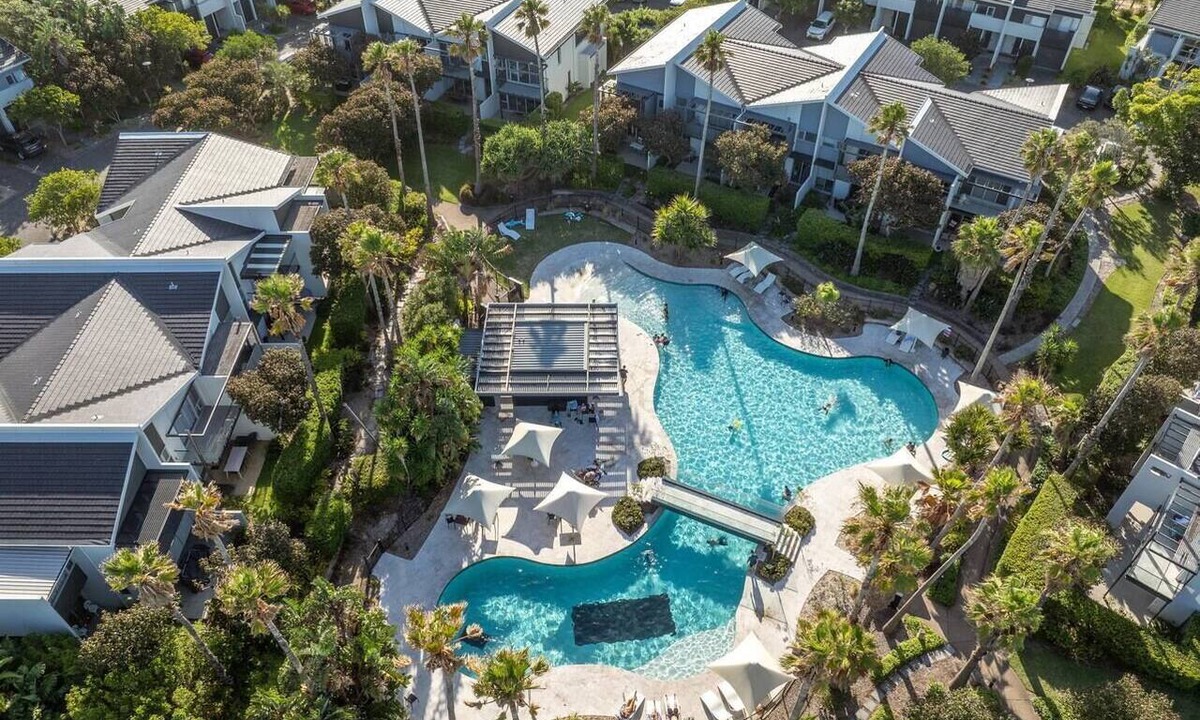 Magenta Shores House | 3BR Golfside Villa | Pools, Tennis & Relaxation
