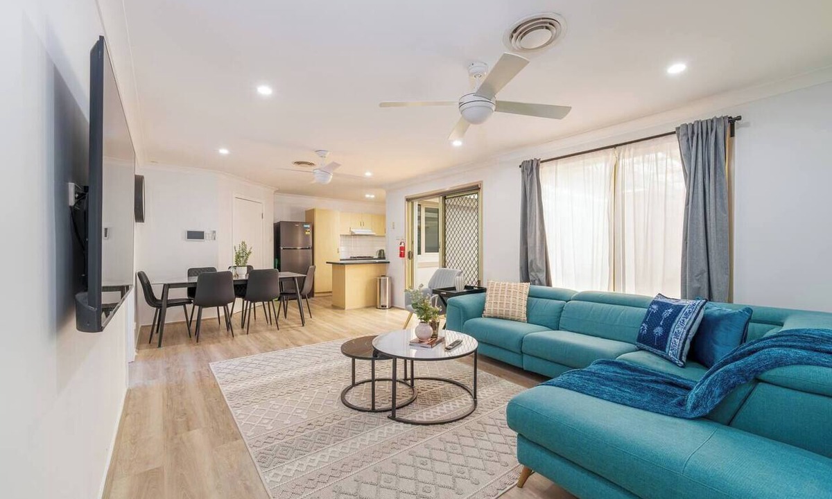 Stanhope Gardens House | 3BR Guesthouse + Sunroom Near Stanhope Leisure