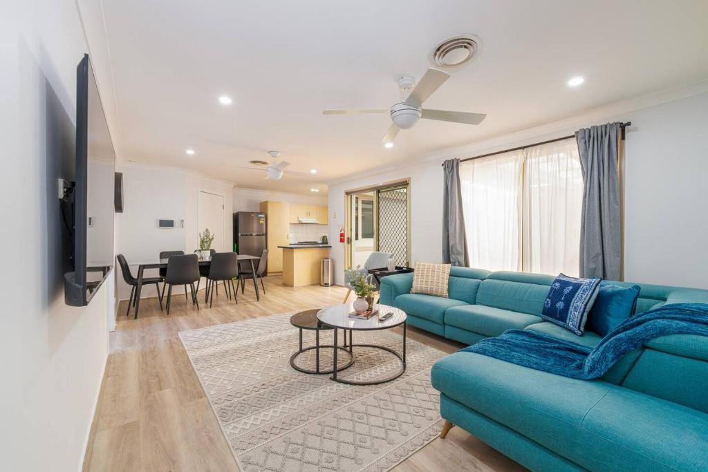 Stanhope Gardens House | 3BR Guesthouse w Sunroom Near Stanhope Leisure