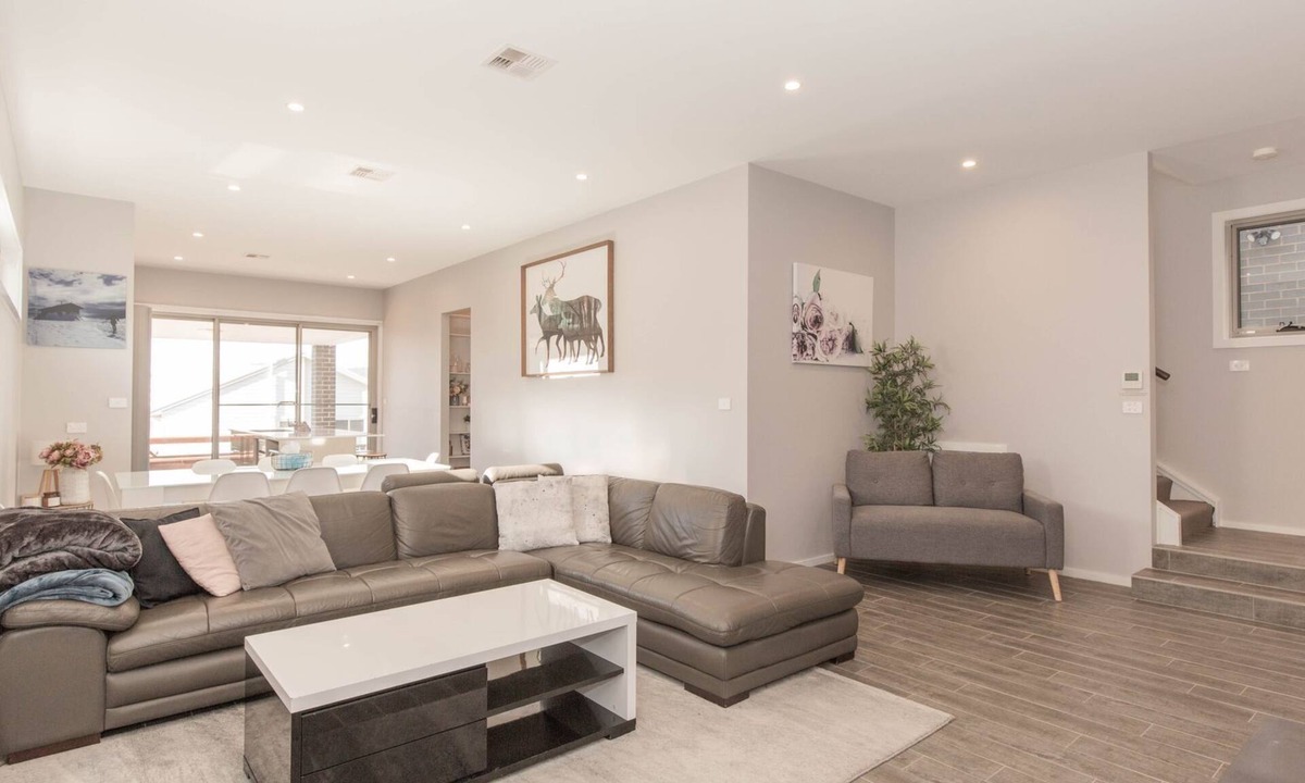 Jindabyne House | 43A Twynam Street - Spacious four bedroom home in central Jindabyne location