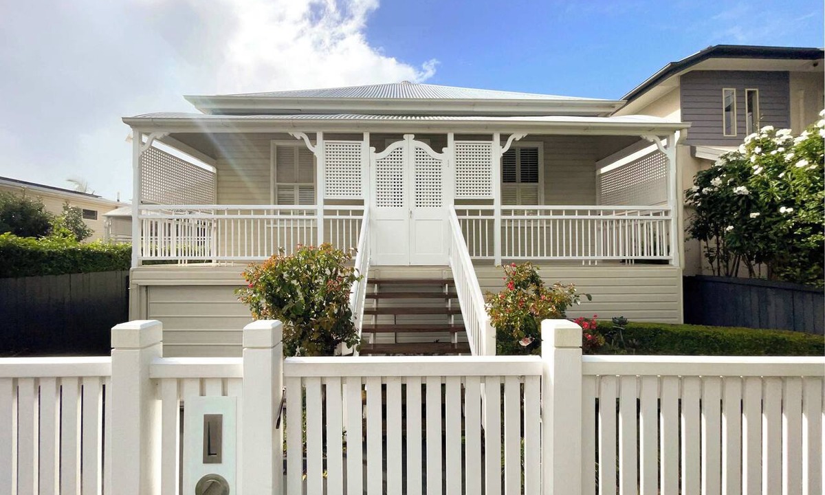 Manly House | 4BDR Queenslander with Pool Near Manly Esplanade