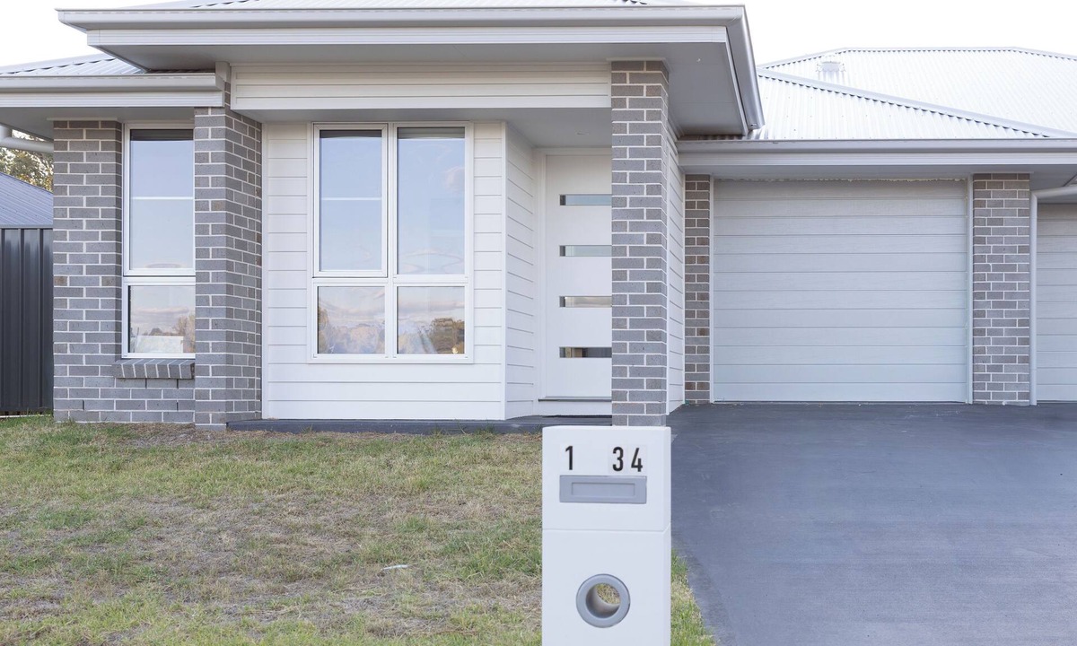 Armidale Villa | 4BR Home w/Outdoor Dining, BBQ & Movie Room