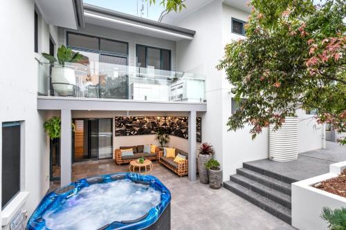 Hyams Beach House | 5 BDR - 250m to Beach - Outdoor Spa - 4PM Checkout