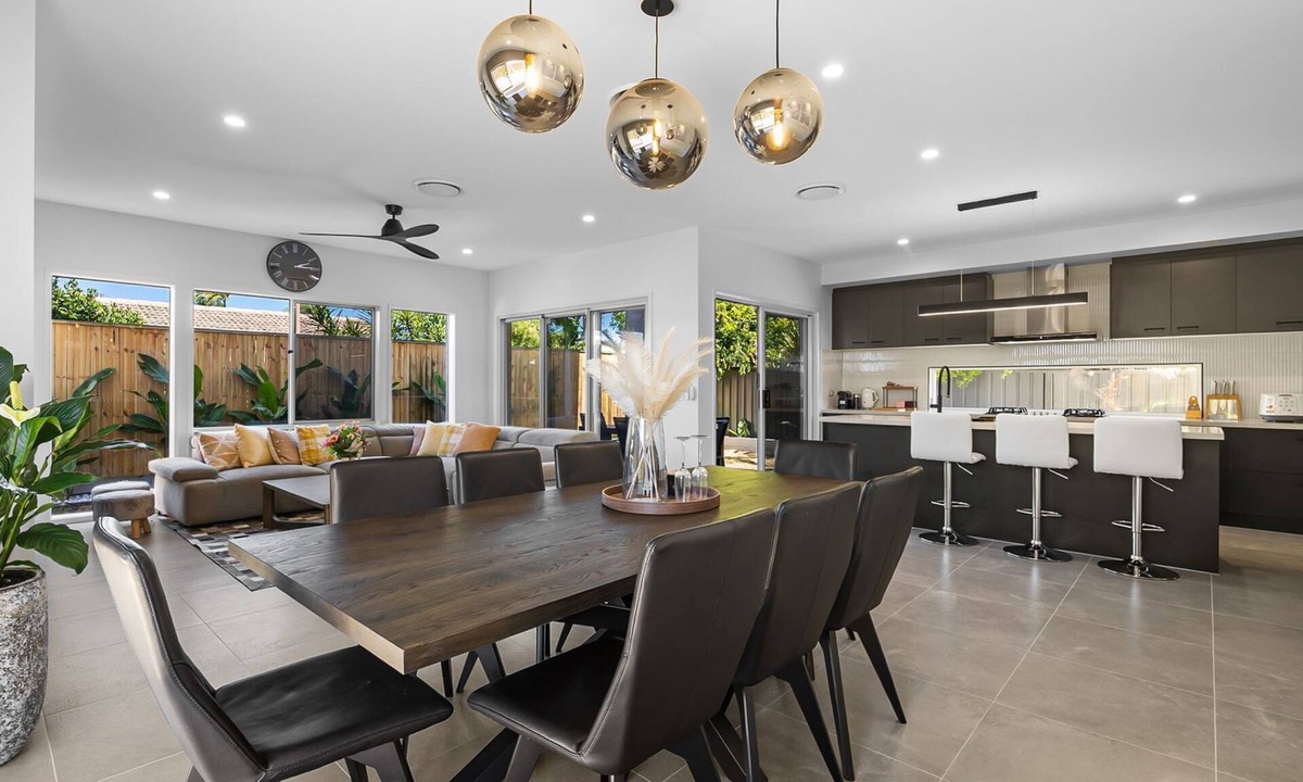 Warana House | 5 bed 5 bath stunner