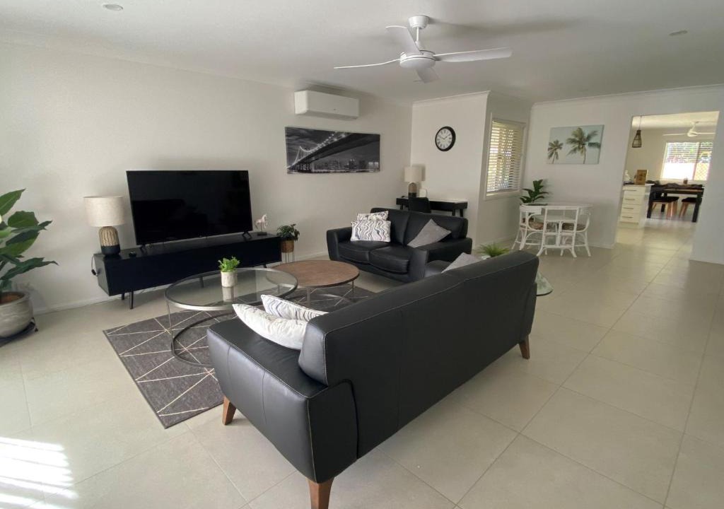 Warana House | 5 Bullando Street Warana QLD