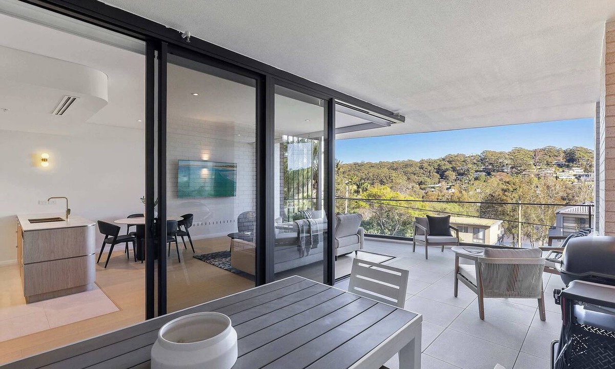 Avoca Beach Apartment | 5-Star Lakefront Terrace | Beach