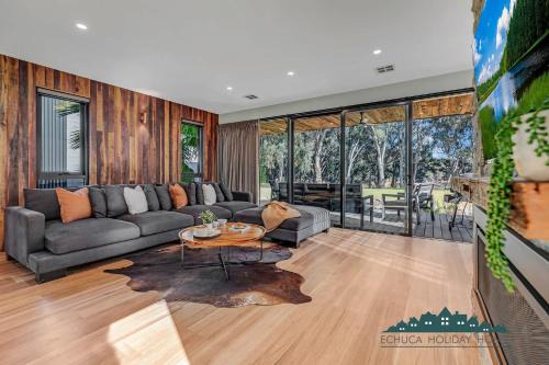 Moama Villa | #58 Highview Waters - Echuca Holiday Homes