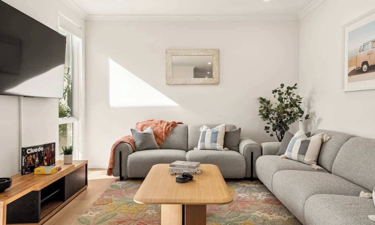 Doubleview House | 5BR Family Home Mins to Scarborough Beach