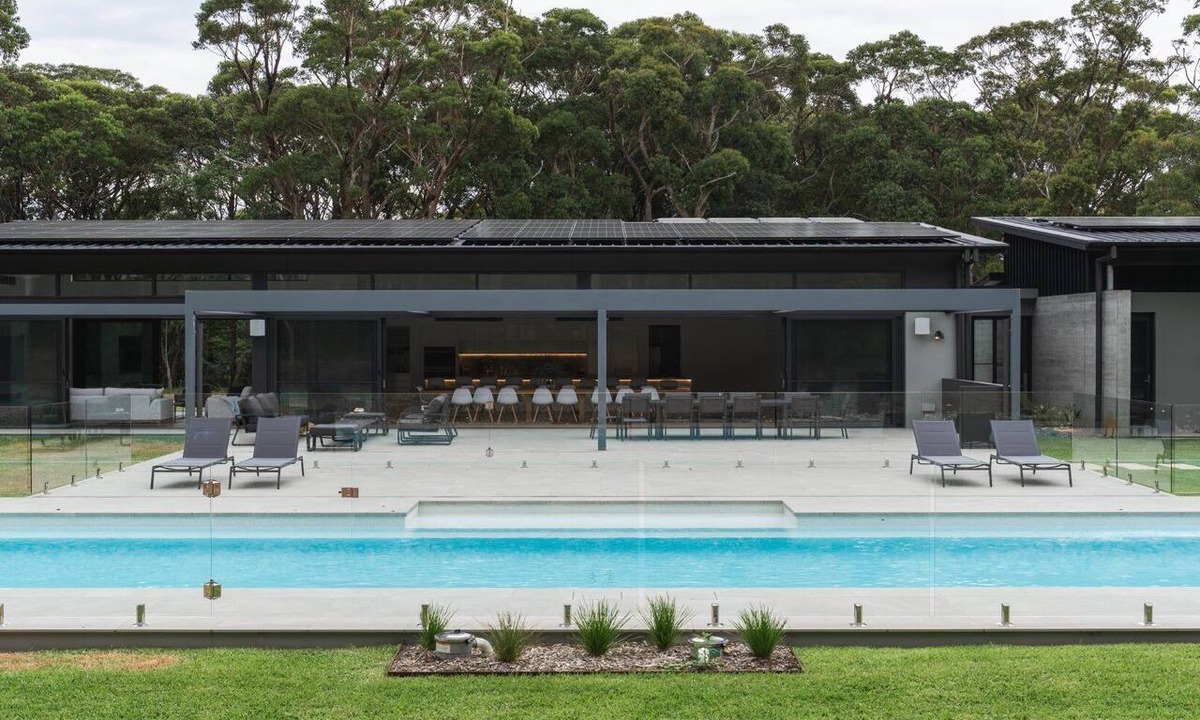 Killcare Heights House | 6 bedrooms,pool, fireplace on 7 acres
