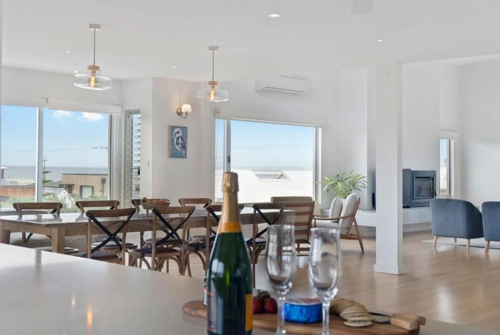 Hayborough House | 72 Seagull Ave Chiton - BYO Linen
