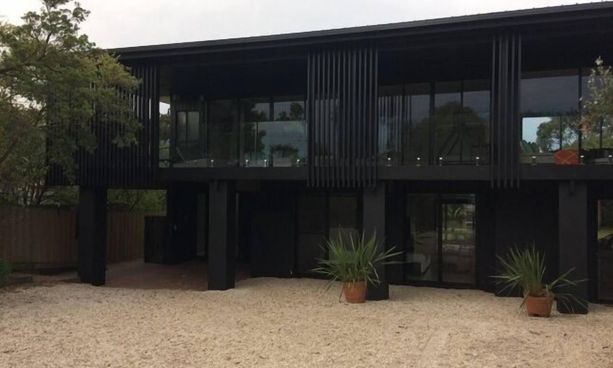 Ocean Grove House | 7th Wave 200 Mtrs to Main Beach LifeSaving Club less then 2 min walk