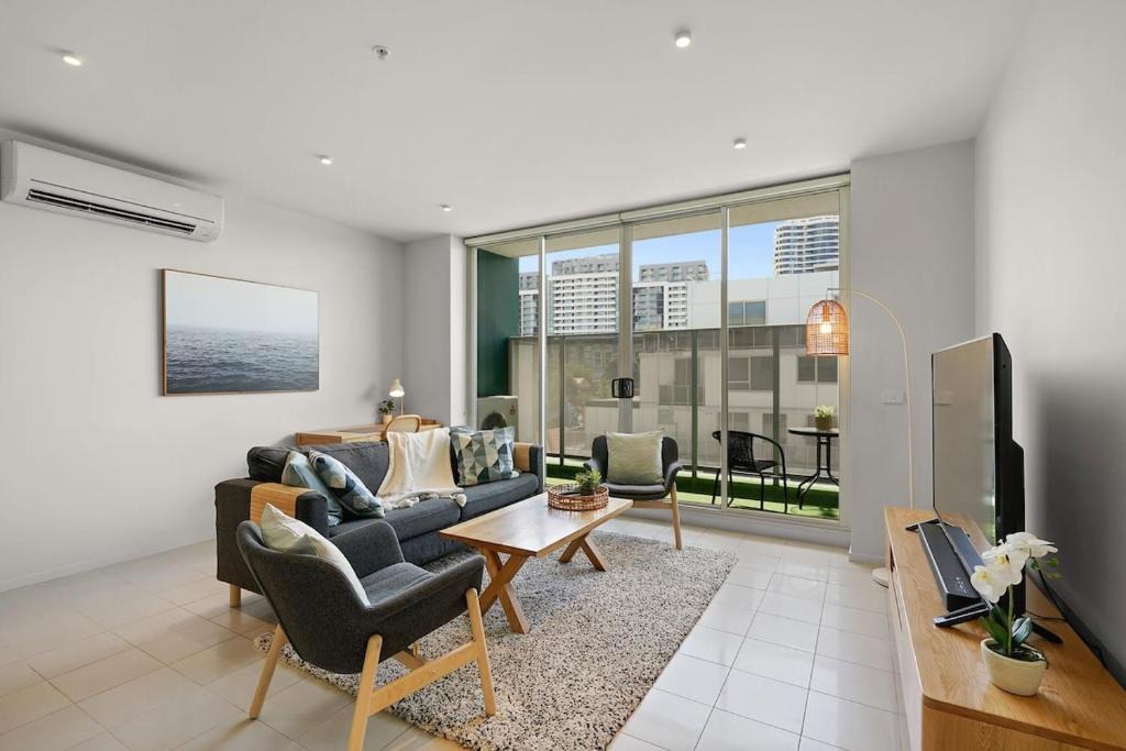 Footscray Apartment | A River-side 2bdm Footscray Oasis + Parking