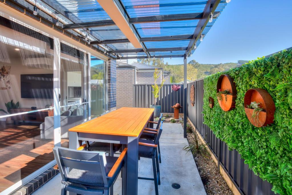 Bright Villa | A Stones Throw
