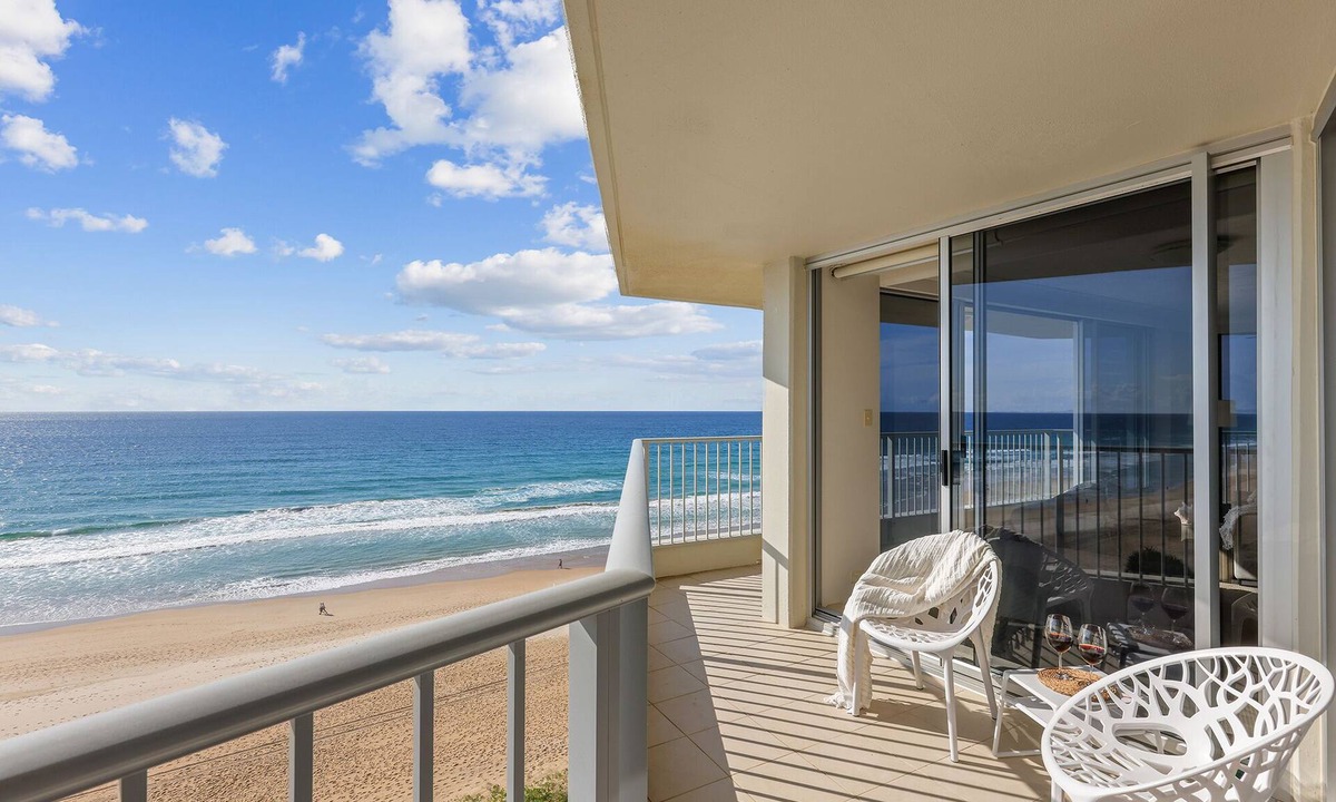 Main Beach Apartment | Absolute Beachfront - 3 bedroom apartment in Main Beach