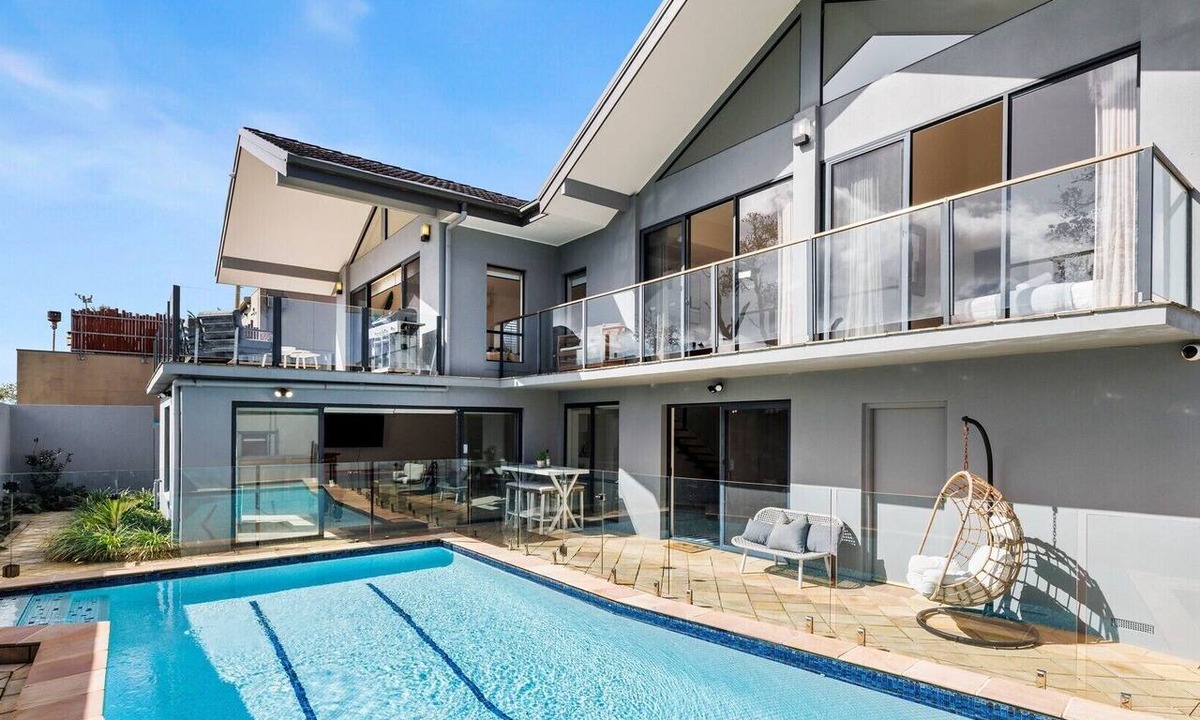 Rosebud House | Absolute Beachfront - Luxury Accommodation in Rosebud