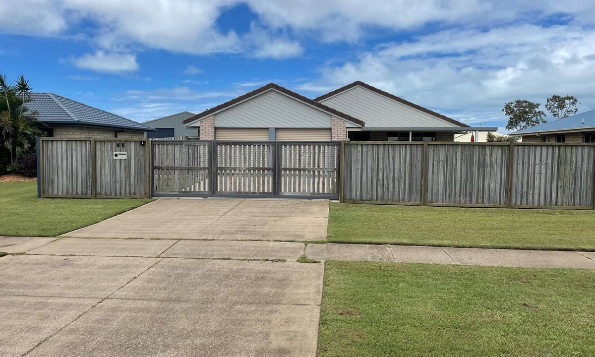 Point Vernon House | Absolute privacy central location close to beach and shops