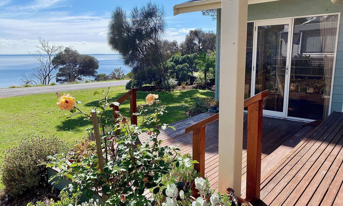 Newhaven House | Absolute waterfront views, a cosy, country style retreat, set amongst the trees.