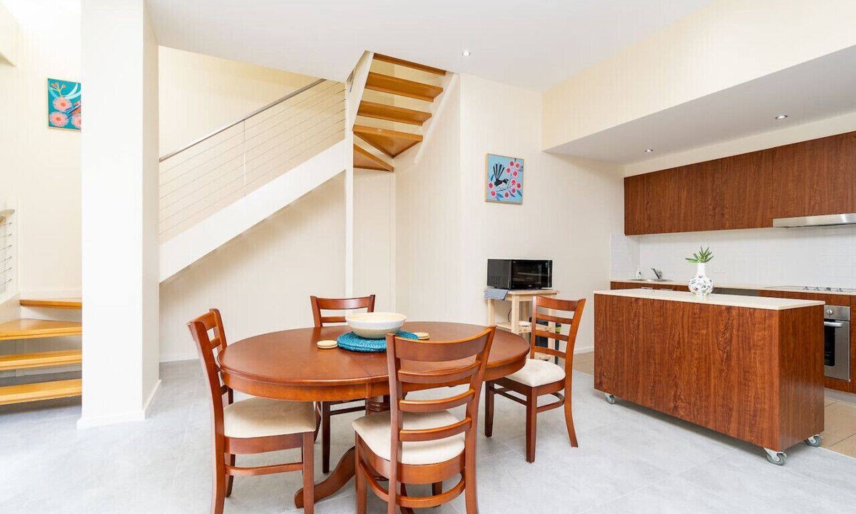 City West Apartment | Absolutely spacious APT unit between ANU and City