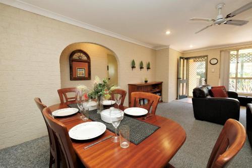 Boomerang Beach House | Acacia